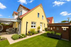 Gepflegte Doppelhaushälfte mit geschützter Terrasse für lange Abende – Die vollständige Adresse der Immobilie erhältst du vom Anbieter., 12623 Mahlsdorf, Berlin – Vorschaubild 2