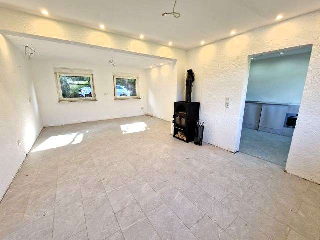 Immobilie in Schalksmühle - Charmantes Haus sucht Sie.
Einfamilienhaus mit Option für zwei Wohnungen!
 - Bild 4