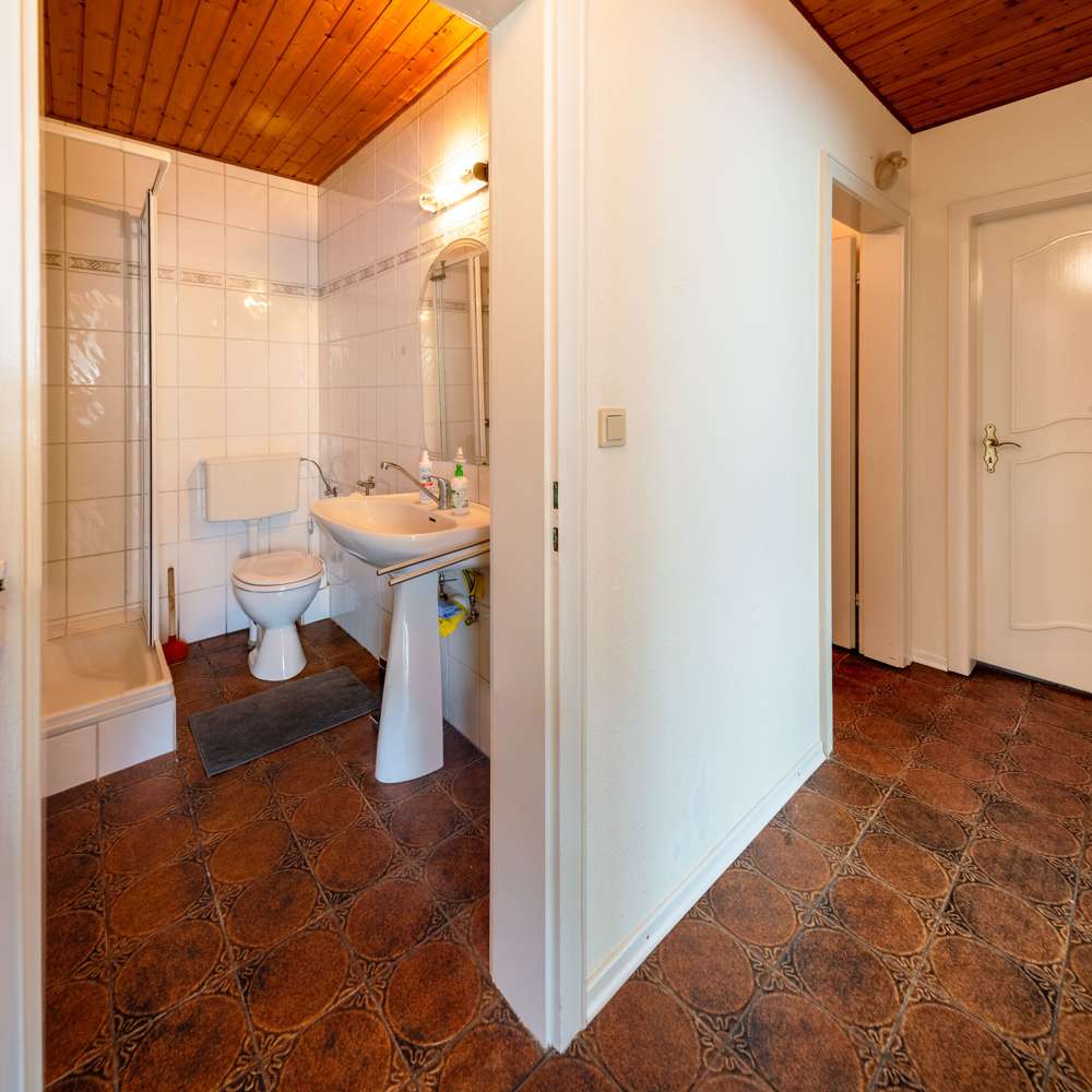 Immobilie in Stapel - Seltene Gelegenheit: Reetdachhaus plus Bungalow inmitten einer beliebten Ferienregion. - Bild 23