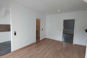 ***Sehr schöne, helle 3 Raumwohnung mit Blick ins Grüne mit neu saniertem Bad, EBK möglich*** – Lessingplatz 6, 9130 Sonnenberg, Chemnitz – Vorschaubild 7