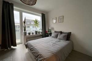 Single-Wohnung mit offener Küche und Balkon (ohne Möbel!) 4.OG (ohne Aufzug)