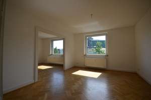 Renovierte Vier- Raum- Altbau- Wohnung | Loggia | Hohe Decken | Ruhige Lage – 40545 Niederkassel, Düsseldorf – Vorschaubild 2