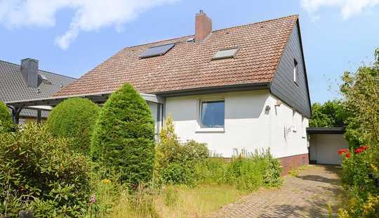 Bild von Idyllisch gelegenes Einfamilienhaus mit Einbauküche, Kamin und Vollkeller in Schloß Ricklingen!