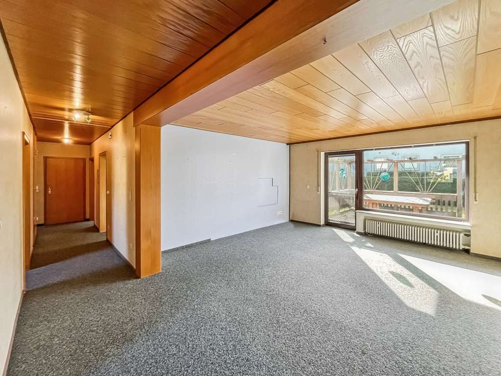 Immobilie in Kitzingen - Ein Haus, viele Möglichkeiten – Zweifamilienhaus mit Garten - Bild 1