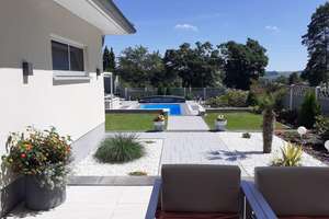 Urlaubsflair im eigenen Heim! Traumimmobilie mit Pool und wunderschönem Garten! – Die vollständige Adresse der Immobilie erhältst du vom Anbieter., 9573 Augustusburg – Vorschaubild 1