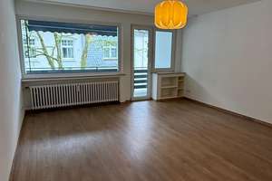 Freiheitstr, helle 2 Zimmer Wohnung, KDB, Balkon. Sackgasse.