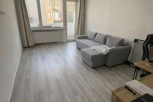 Moderne 2-Zimmer-Wohnung mit Balkon, Einbauküche & TG-Stellplatz in Düsseldorf