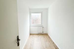 Paare aufgepasst! Lichtdurchflutete 3-Zimmer-Wohnung mit Einbauküche und Balkon! – Wolgograder Allee 58, 9123 Hutholz, Chemnitz – Vorschaubild 17