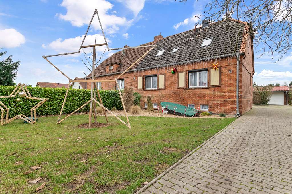 Immobilie in Neuruppin - Charmante Doppelhaushälfte mit großem Grundstück in der Fontanestadt Neuruppin – KAPITALANLAGE - Bild 1