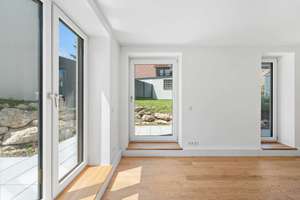 Neubauqualität: Exklusive Parterrewohnung mit Südwest-Terrasse