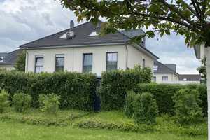 Moderne und hochwertige DHH mit Fernwärme, Energieeffizienz B in familienfreundlicher Lage – Neuss (Rhein-Kreis) – Vorschaubild 1