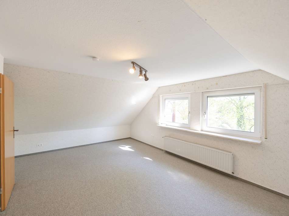 Schlafzimmer (DG)