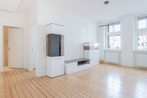 Altbauflair trifft Komfort – 1,5 Zimmer mit Charme und Höhe