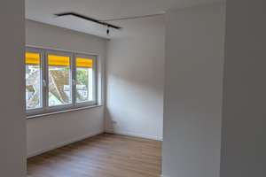 ab sofort: renovierte 2ZKB mit Infrarotheizung und Balkon, optional Stellplatz / Garage – 57074 Siegen, Siegen – Vorschaubild 12
