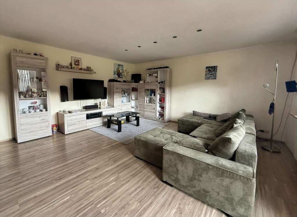 Immobilie in Sigmaringendorf - Ortsrandlage mit Weitblick – großzügiges Zweifamilienhaus nahe Donau - Bild 2