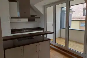 Nürnberg Altstadt: in 2019 neu ausgebaute top 3-Zimmer DG-Wohnung, Dachloggia, Kochinsel, Parkett – Nürnberg – Vorschaubild 1