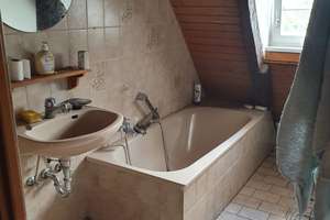 Charmantes Einfamilienhaus mit 4 ZKB & Terrasse in Limbach–sofort verfügbar – Ringstraße 20, 74838 Limbach – Vorschaubild 2