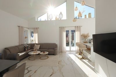 Architektur trifft Ästhetik - Neuwertiges Haus mit innenarchitektonischem Feinsinn!