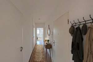 Grüne + ruhig gelegene Familienwohnung mit Sonnenbalkon + Einbauküche! – Am Bernsdorfer Hang 40, 9126 Bernsdorf, Chemnitz – Vorschaubild 10