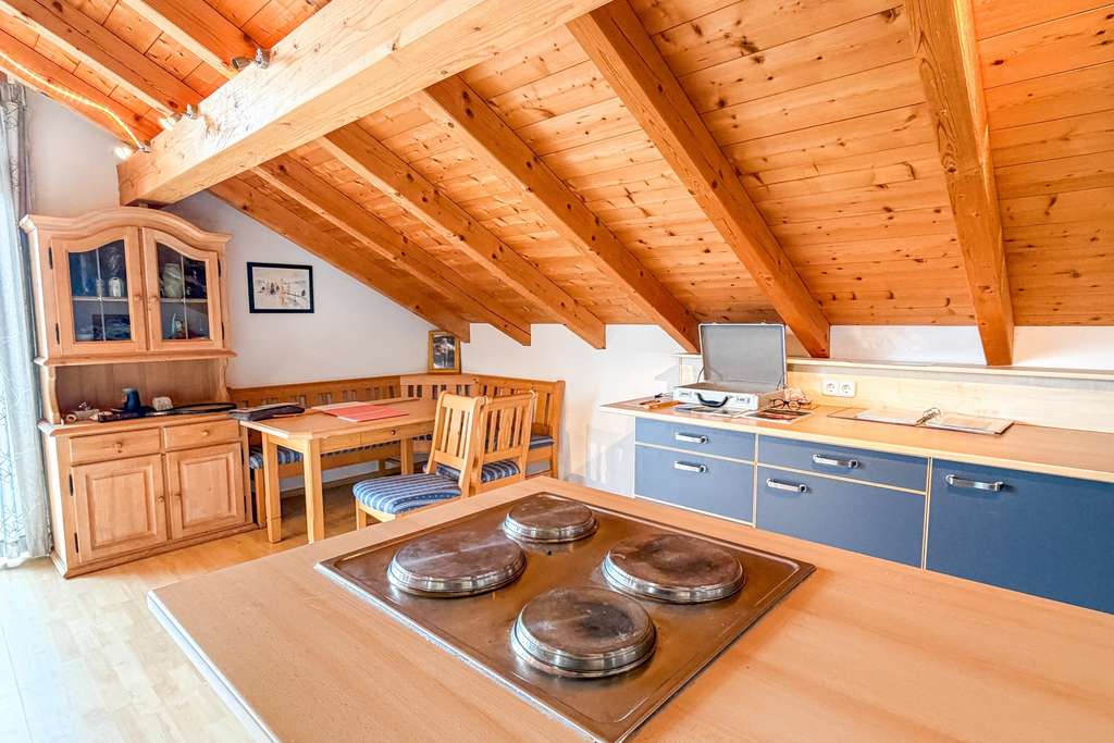 Immobilie in Petting - Attraktive Dachgeschosswohnung mit Balkon und Stellplatz im Vierfamilienhaus auf Erbbaurecht - Bild 2