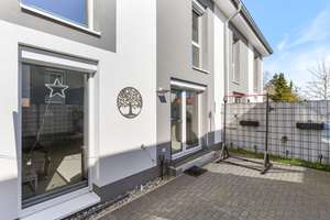 Neuwertiges modernes Townhouse in KFW 40 Standard A+ mit hübscher Terrasse und 2 Stellplätzen – Die vollständige Adresse der Immobilie erhältst du vom Anbieter., 23866 Nahe – Vorschaubild 26