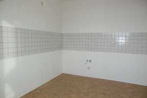 Toller Balkon an der Küche - Laminat - Tageslichtbad mit Badewanne – Frankenberger Straße 202, 9131 Chemnitz – Vorschaubild 8