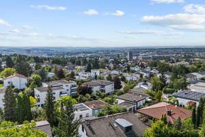 RESERVIERT: Exklusive Villa mit Schwimmbad, Sauna und atemberaubendem Blick – Die vollständige Adresse der Immobilie erhältst du vom Anbieter., 72766 Reutlingen-Mitte, Reutlingen – Vorschaubild 2