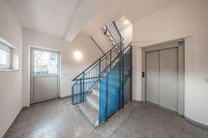 Lichdurchflutete 1-Raumwohnung mit Parkett Wannenbad Bodentiefe Fenster  in Leipzig-Altlindenau – Karl -Ferlemann-Straße 56/58, 4177 Altlindenau, Leipzig – Vorschaubild 2
