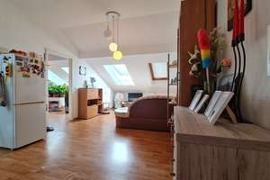 Lichtdurchflutete DG-Wohnung mit TG-Stellplatz & Top-Anbindung in Karlsruhe