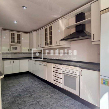 Chalet von 234 m², 4 Etagen, 4 Schlafzimmer, 1 Schlafzimmer im Erdgeschoss, 3 Bäder, Wohnzimmer, Küc