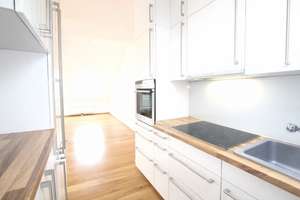 Lichtdurchflutete 3-Zimmer-Dachgeschosswohnung mit Balkon, hochwertiger Einbauküche und zwei Bädern – Heßstr. 6, 80799 Am alten nördlichen Friedhof, München – Vorschaubild 9