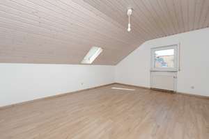 Idyllisches Einfamilienhaus mit großem Garten, Pool und moderner PV-Anlage – Die vollständige Adresse der Immobilie erhältst du vom Anbieter., 94553 Mariaposching – Vorschaubild 12