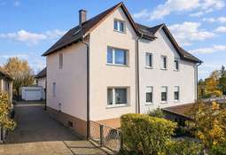 Straßenseite (linker Teil)