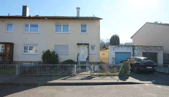 Bild von Solide Doppelhaushälfte mit großem Garten und Garage – Ihr neues Zuhause in Hanau-Lamboy