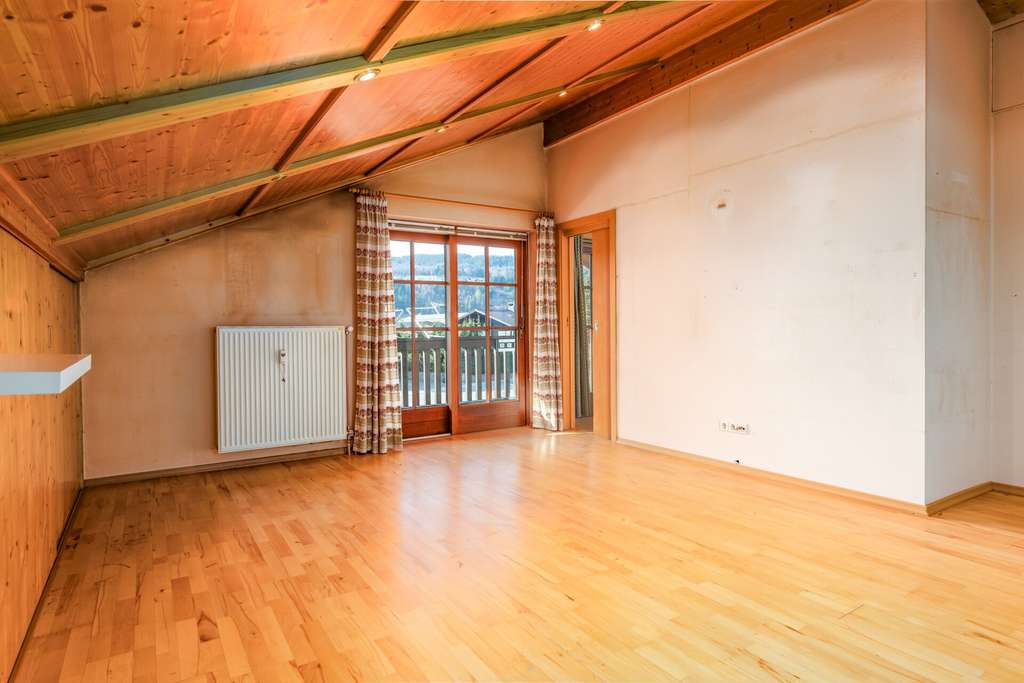 Immobilie in Mittenwald - 2-Zimmer-DG-Wohnung in Mittenwald mit Balkon & TG-Stellplatz, renovierungsbedürftig - Bild 4