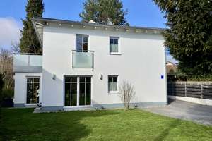 Modernes Einfamilienhaus mit Aufzug und wunderschönem Garten