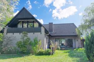 Investitionsstarke Gelegenheit: 3-Familienhaus in grüner Umgebung – Die vollständige Adresse der Immobilie erhältst du vom Anbieter., 38120 Weststadt, Braunschweig – Vorschaubild 1