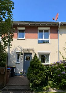 Familienfreundliches Reihenhaus mit ausgebautem Dachgeschoss und Garten