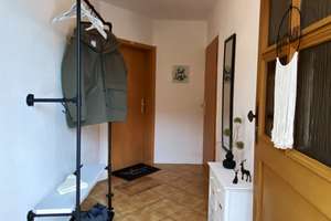 Großes Zweifamilienhaus mit Einliegerwohnung in ruhiger Lage von Aletshausen  – Die vollständige Adresse der Immobilie erhältst du vom Anbieter., 86480 Aletshausen – Vorschaubild 2