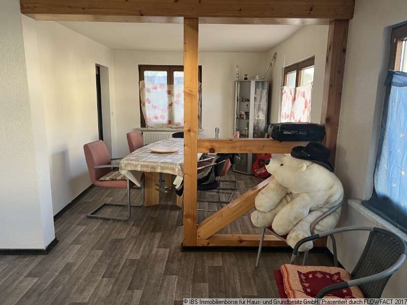 Immobilie in Schrozberg - Gepflegtes Wohnhaus mit 3 gemütlichesn Wohnungen, 2 Garagen und großem Garten - Bild 10