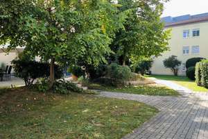 Natur pur! Möblierte Helle 2-Zimmer-Wohnung mit Balkon in Fürth Innenstadt