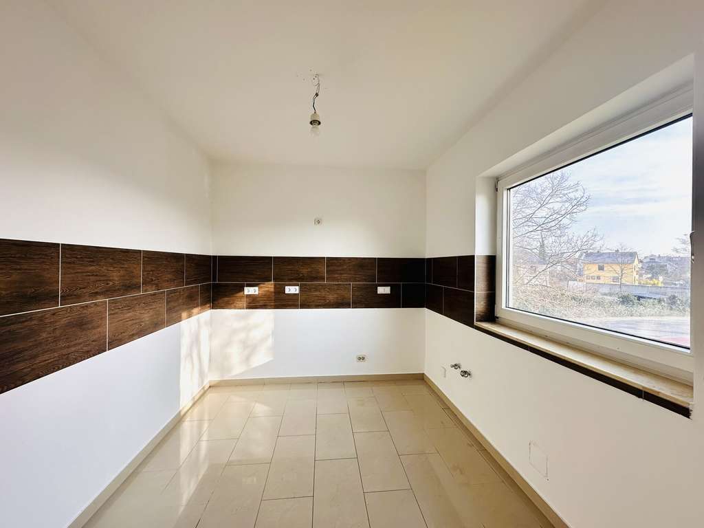 Immobilie in Beindersheim - Helle 4-Zimmer-Wohnung im 1. OG mit Balkon & 2 Stellplätzen bezugsfrei in Beindersheim/ Pfalz - Bild 4