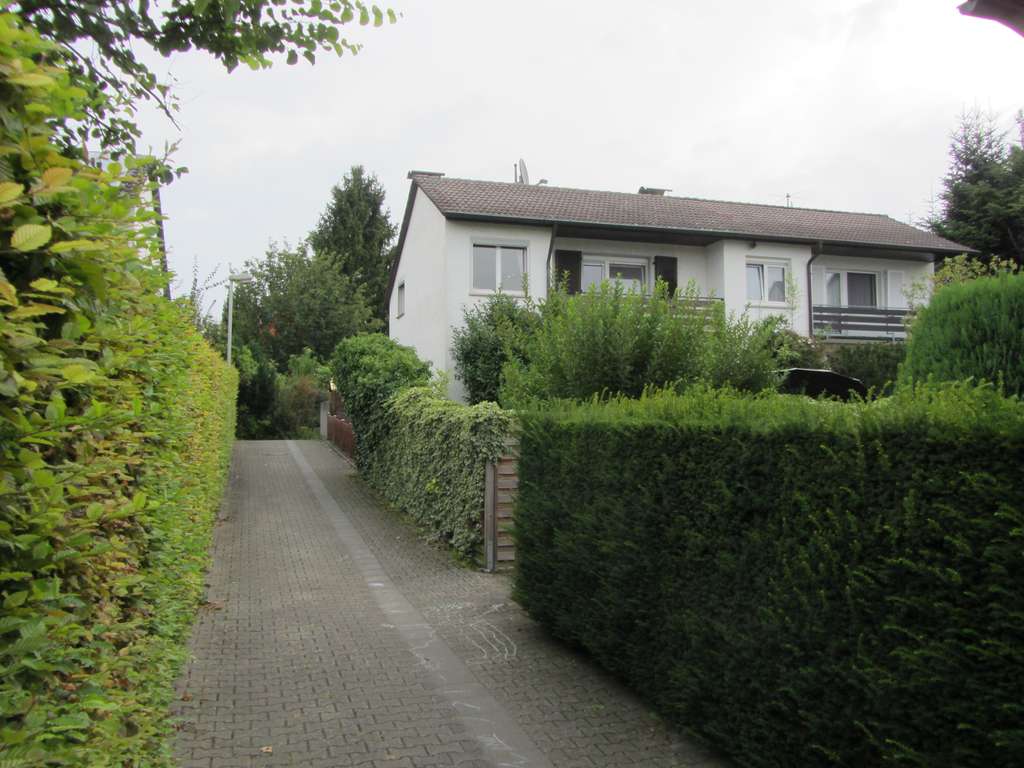 Geräumige Doppelhaushälfte mit Garage in Sulzbach (Taunus)