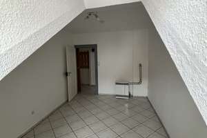 Schöne Altbau Dachgeschoss-Wohnung mit Küche und Keller im historischen Kesselstadt. – Alexanderstraße 7, 63454 Kesselstadt, Hanau – Vorschaubild 7