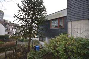 Bungalow auf einem großzügigen Hang- Grundstück mit fünf Einzelgaragen – Leverkusen – Vorschaubild 1