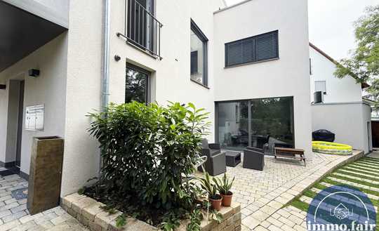 Luxuriöses Wohnhaus in schöner Wohnlage mit Einliegerwohnung
