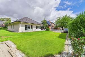 Bungalow mit großem Grundstück in ruhiger, zentraler Lage in Garbsen – Die vollständige Adresse der Immobilie erhältst du vom Anbieter., 30827 Garbsen – Vorschaubild 1