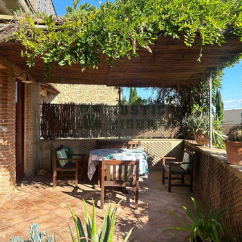 Gelegenheit in Peratallada Rustikales Haus zum Verkauf in ruhiger Gegend mit Garage, Terrasse und de