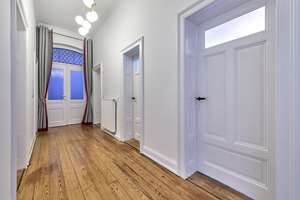 BEL ÉTAGE! 4-Room Historic Apartment - 2 Balconies, Fitted Kitchen & Wellness Oasis *13-Min to Clay*