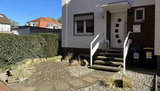 Bild von Reihenendhaus mit Garage und Gartenhaus
in Groß-Buchholz